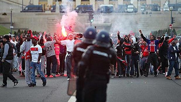 cnt472169_h348_w619_aNoChange_los-ultras-del-psg-se-enfrentan-con-la-polica