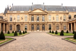 Paris_Hotel-de-Soubise_cour-honneur