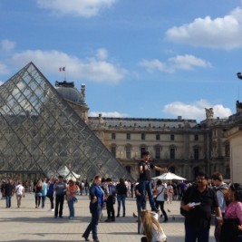 Turistas visitando París