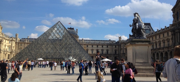 Turistas visitando París 